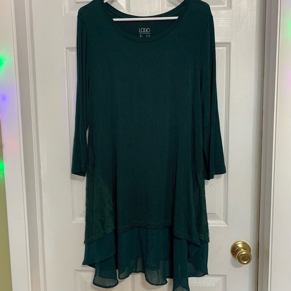Logo Lori Goldstein soft lace accent green tunic